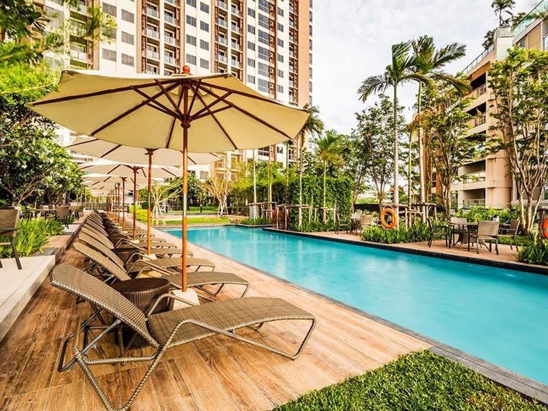 Apartment 2 Bed High Floor Sea View - In Pattaya